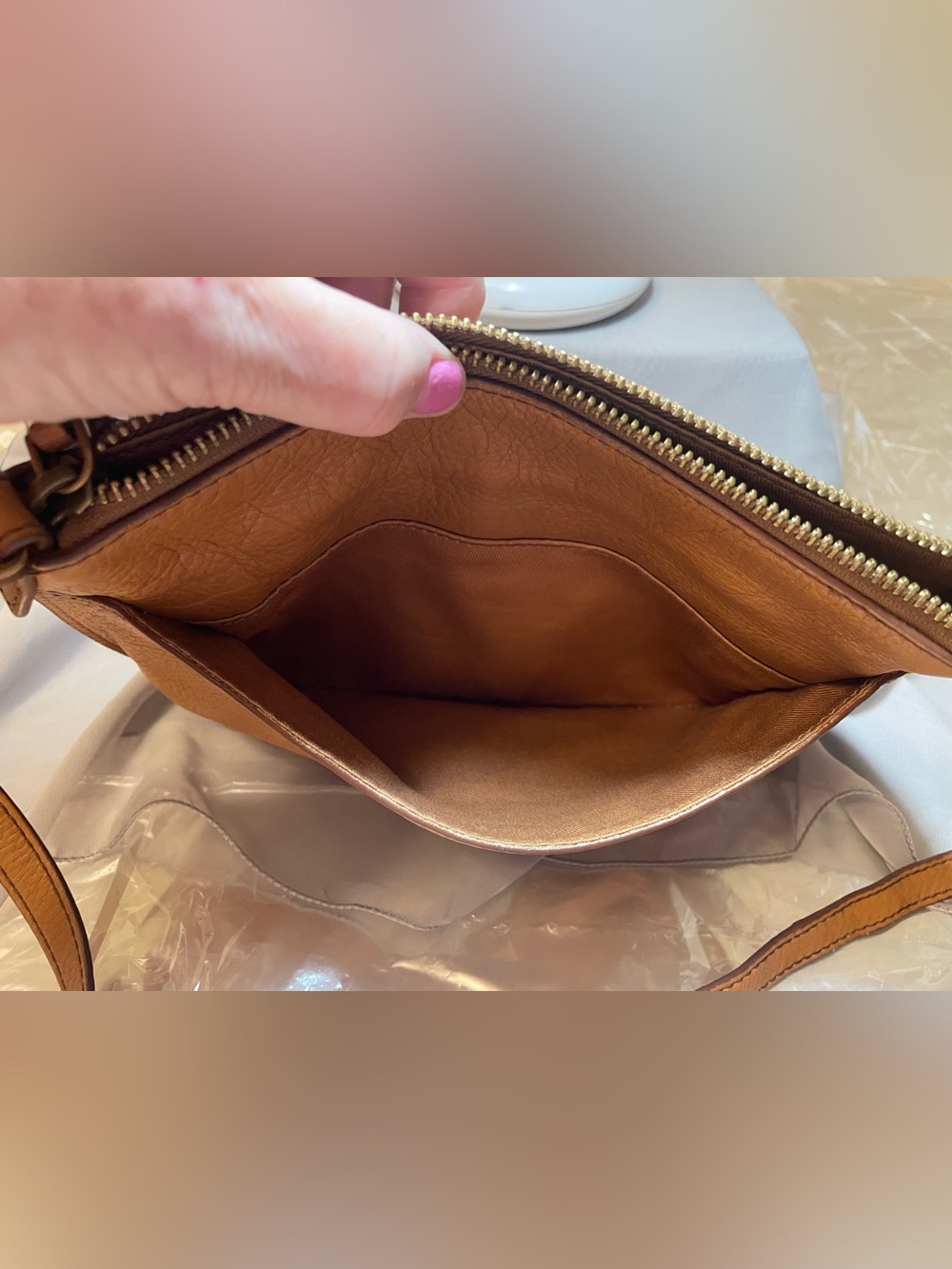 Fossil Cowhide Pebble Leather Shoulder HandBag in Tan Brown with front zipper - Picture 9 of 16